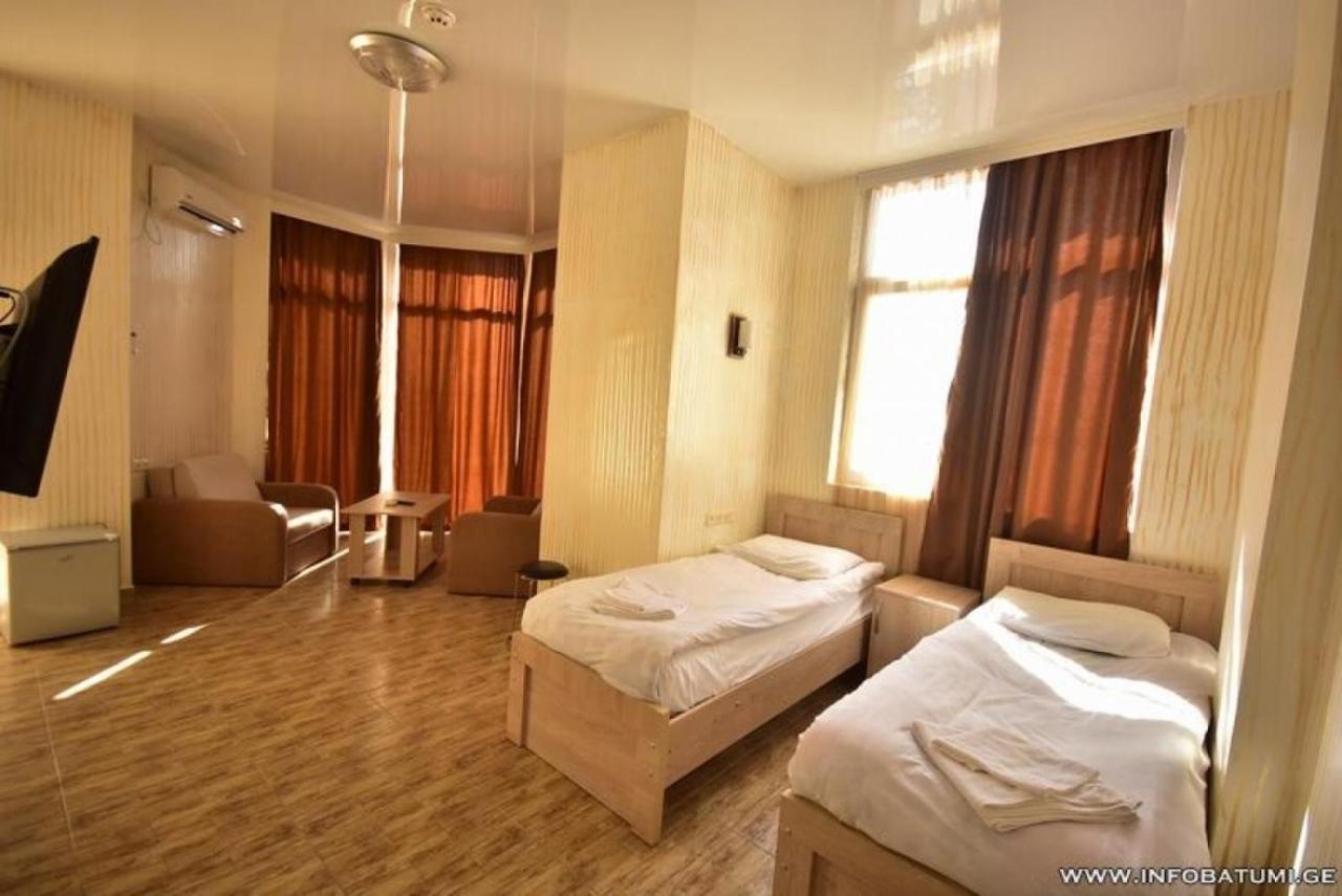 Hotel Batumi Inn Buitenkant foto