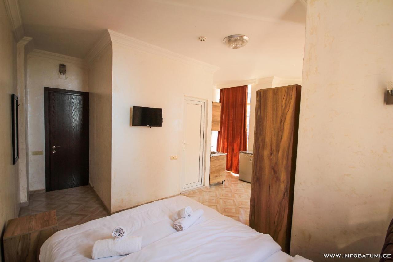 Hotel Batumi Inn Buitenkant foto