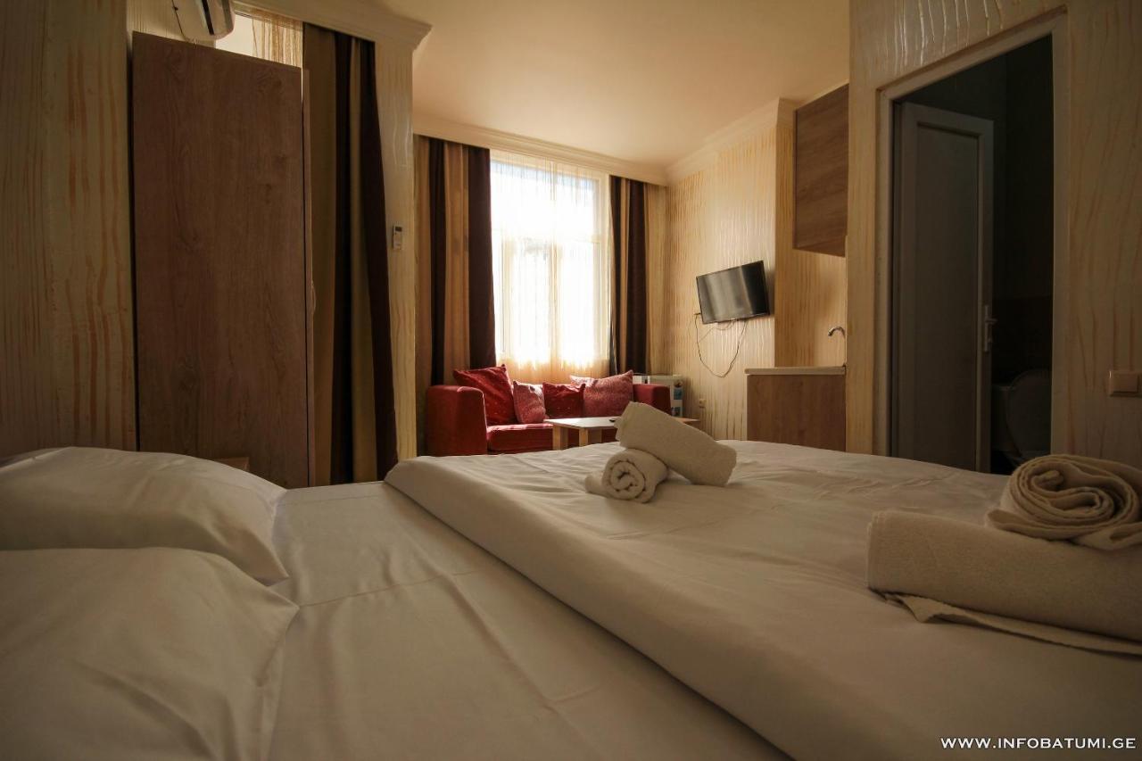 Hotel Batumi Inn Buitenkant foto