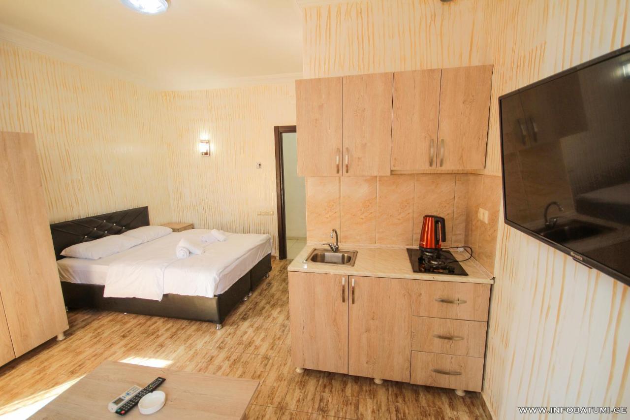 Hotel Batumi Inn Buitenkant foto
