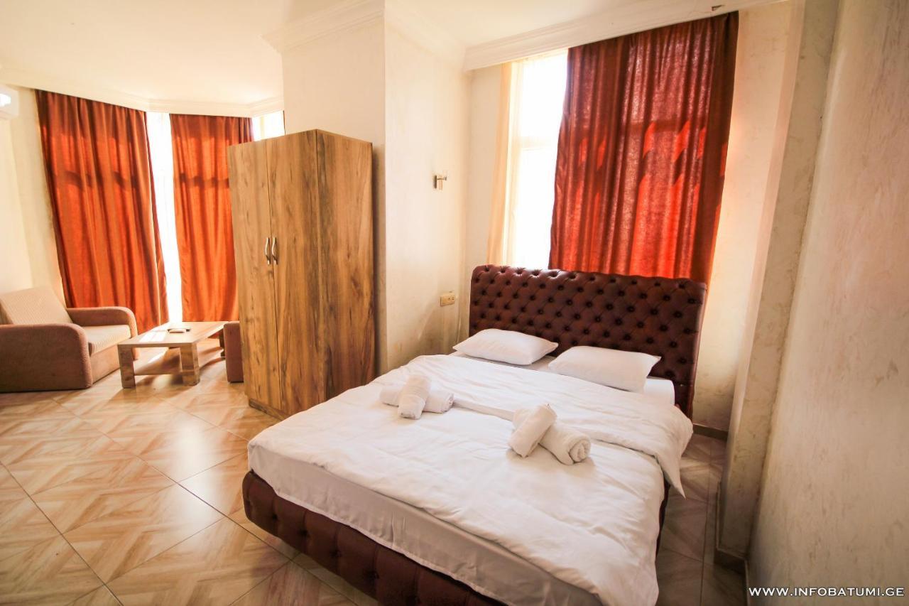 Hotel Batumi Inn Buitenkant foto