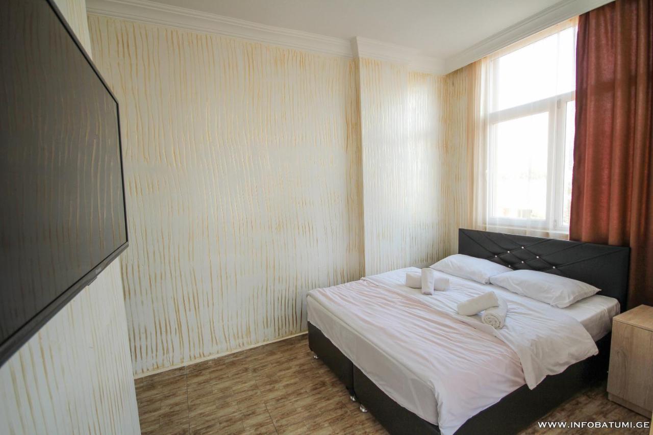 Hotel Batumi Inn Buitenkant foto